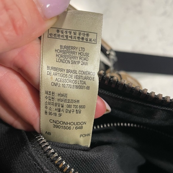 Unisex Burberry laptop crossbody bag. 2-toned Checked Briefcase w/ zip closure. - Picture 6 of 8